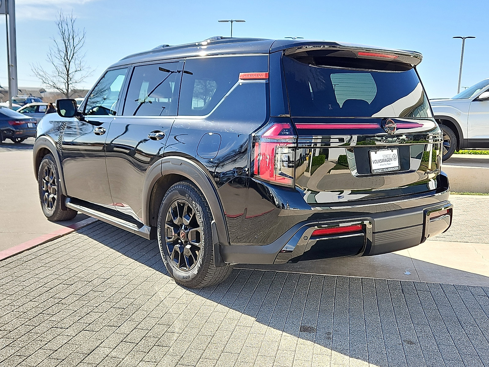 Used 2025 Nissan Armada PRO-4X image 2