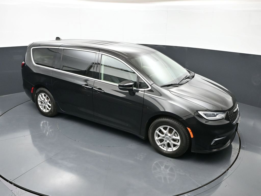 Used 2023 Chrysler Pacifica Touring-L FWD image 35