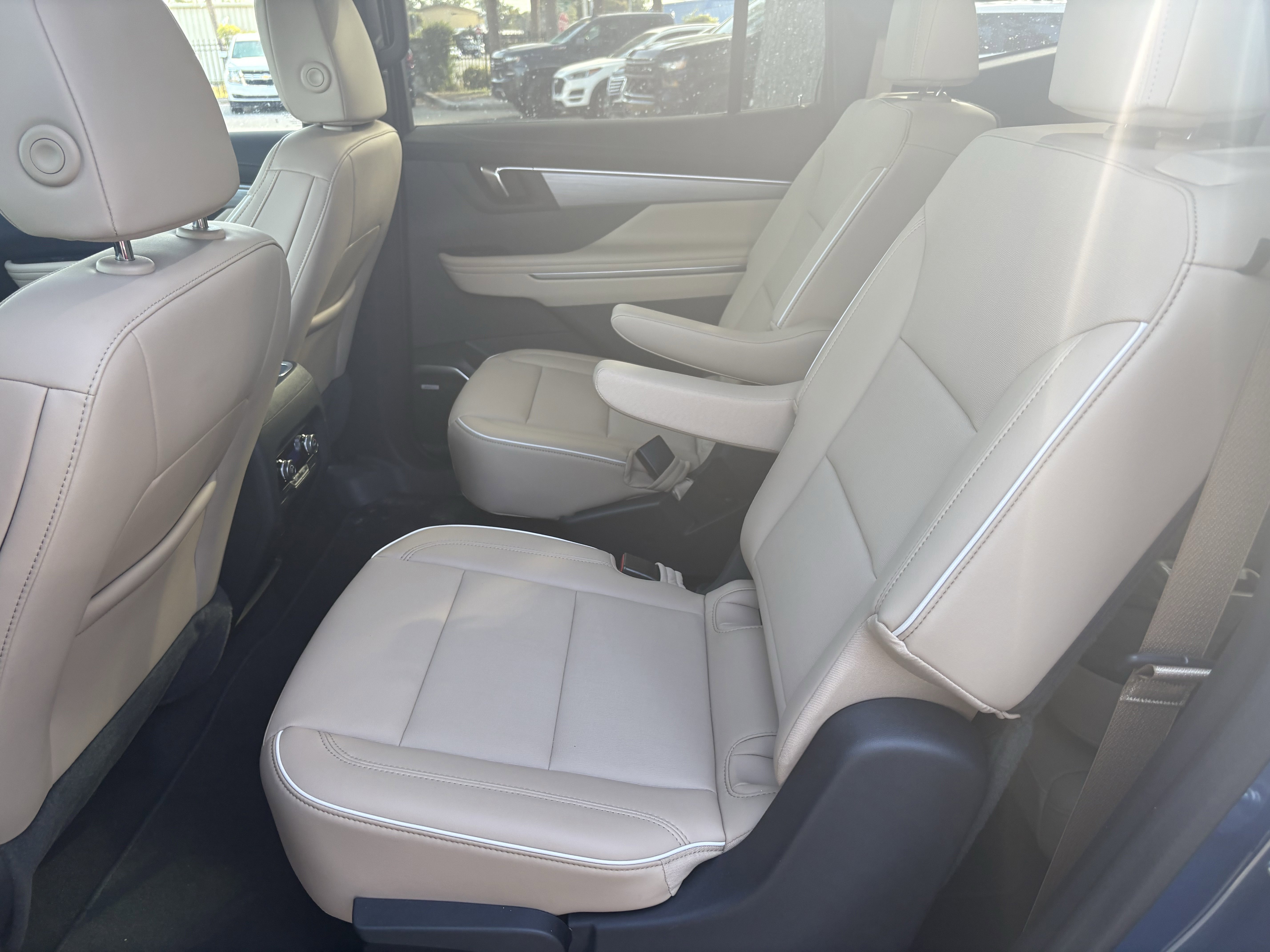 Used 2025 Buick Enclave Preferred image 9