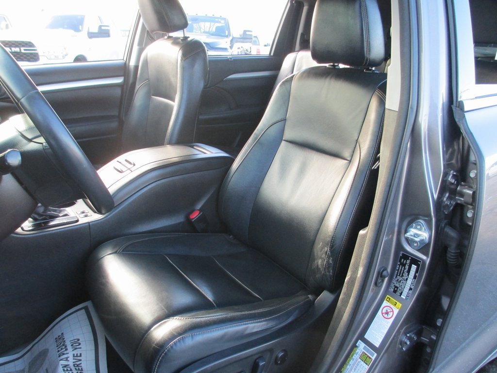 Used 2016 Toyota Highlander XLE image 16