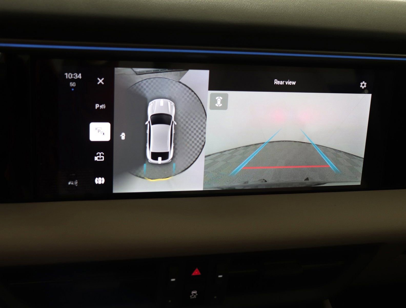 Certified 2025 Porsche Macan Electric RWD image 33