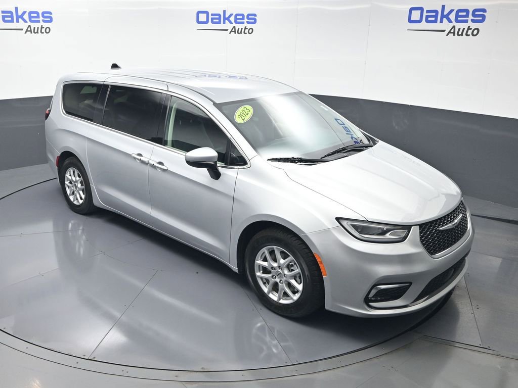 Used 2023 Chrysler Pacifica Touring-L FWD image 46