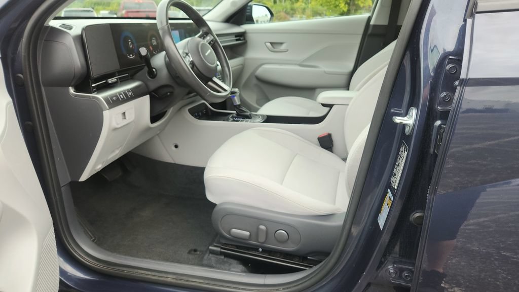 Used 2025 Hyundai Kona SEL AWD/4WD image 17