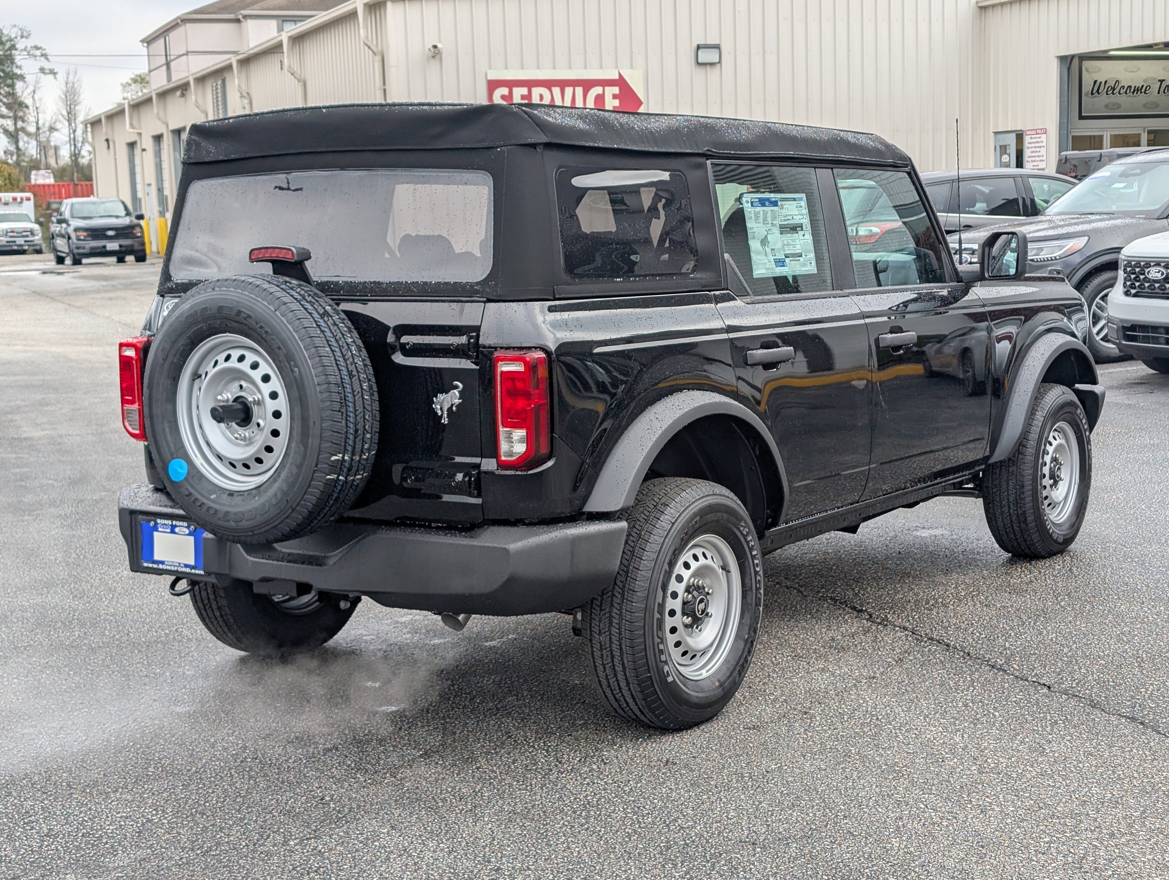 New 2025 Ford Bronco 4-Door image 9