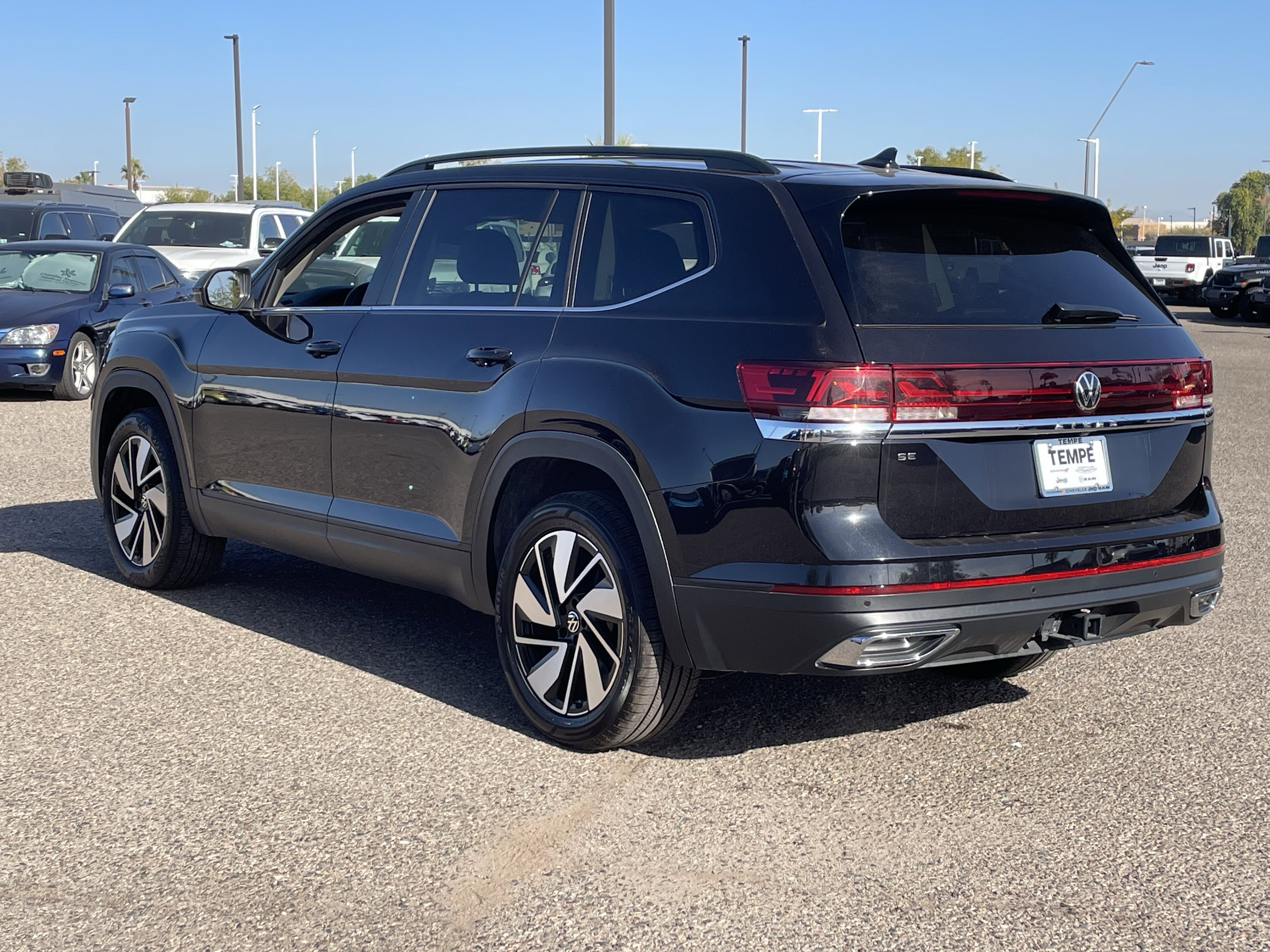 Used 2025 Volkswagen Atlas SE image 4