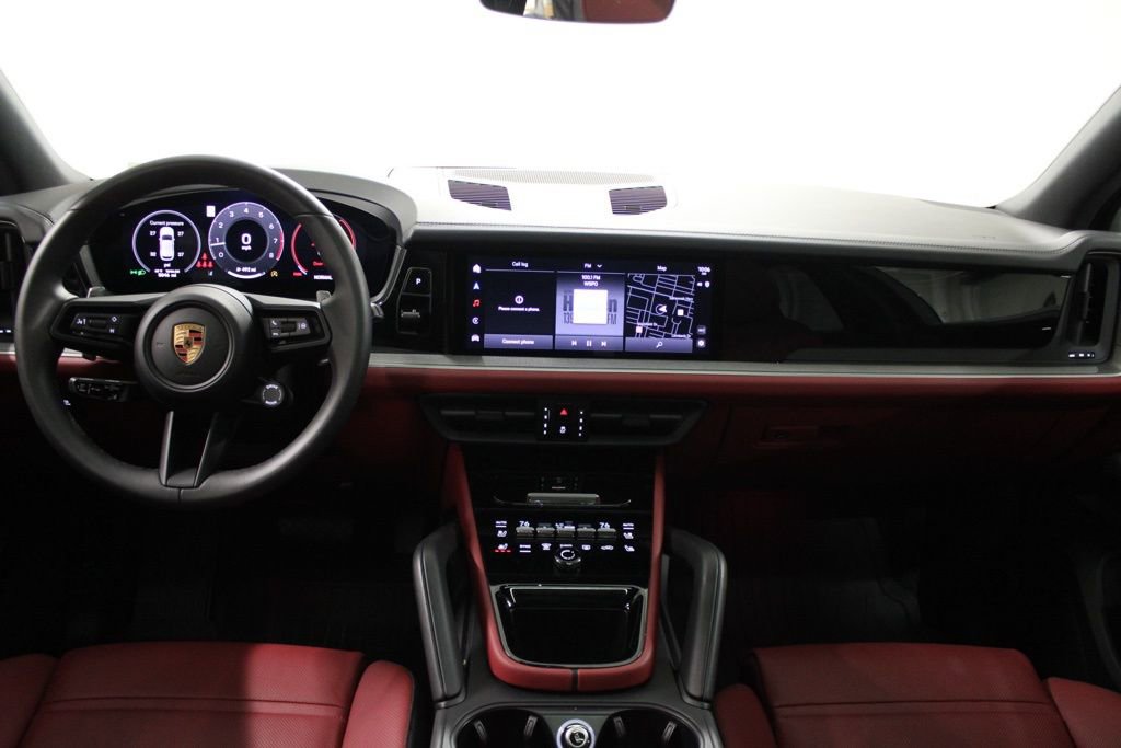 Certified 2025 Porsche Cayenne AWD/4WD image 31