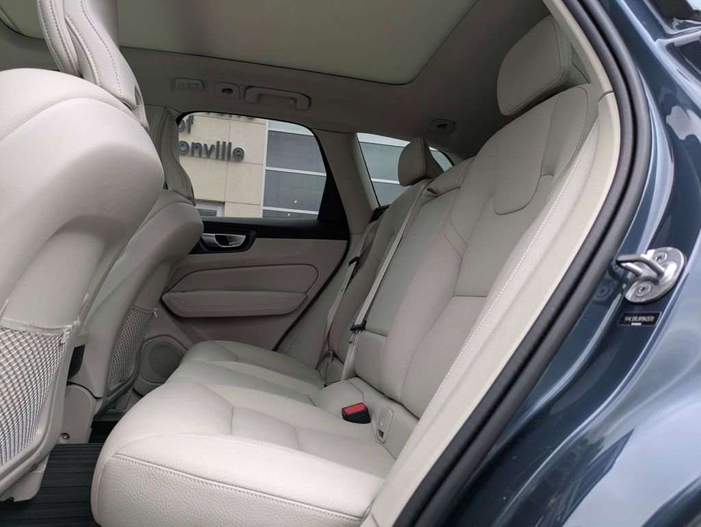 Certified 2024 Volvo XC60 B5 Plus w/ Protection Package Premier AWD/4WD image 15