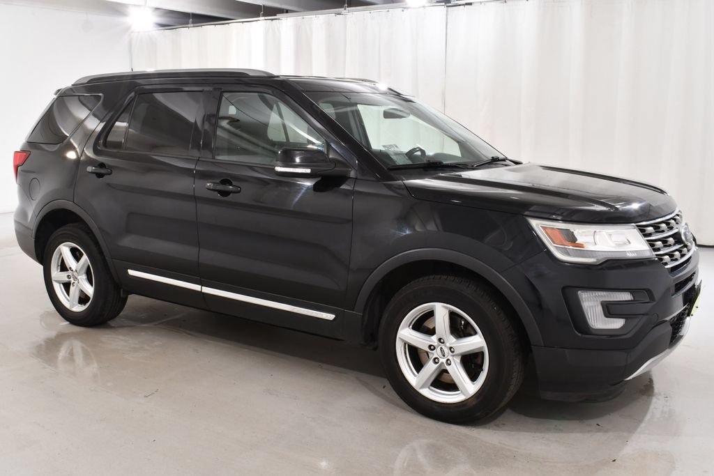 Used 2017 Ford Explorer XLT AWD/4WD image 5