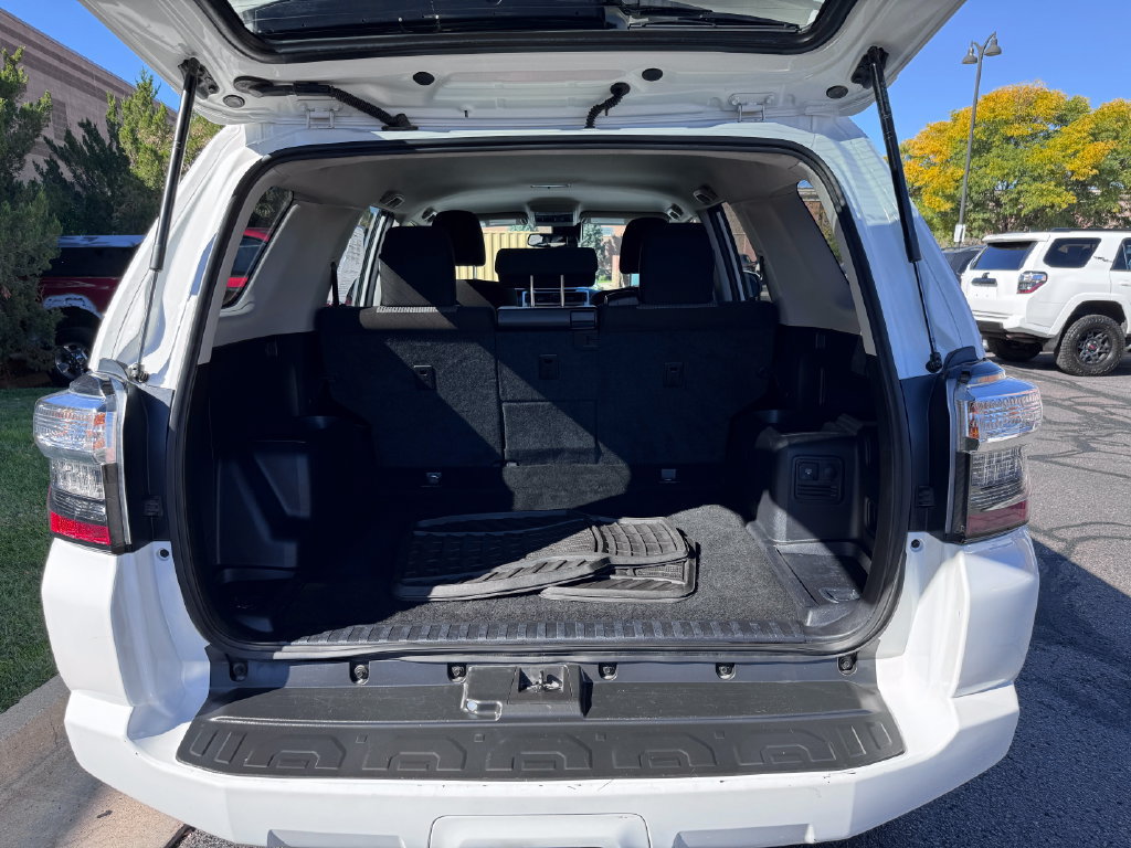 Used 2022 Toyota 4Runner SR5 AWD/4WD image 12