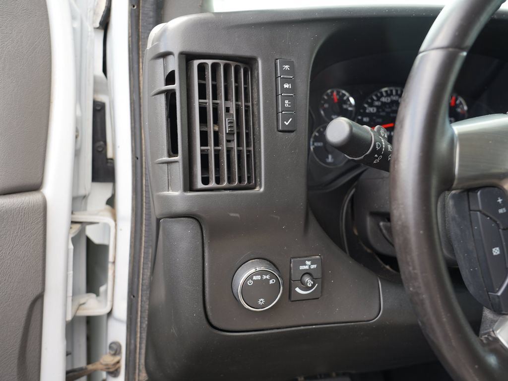 Used 2017 Chevrolet Express 2500 RWD image 16