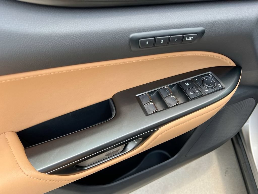 Certified 2025 Lexus NX 250 FWD w/ Accessory Package (Z1) image 11