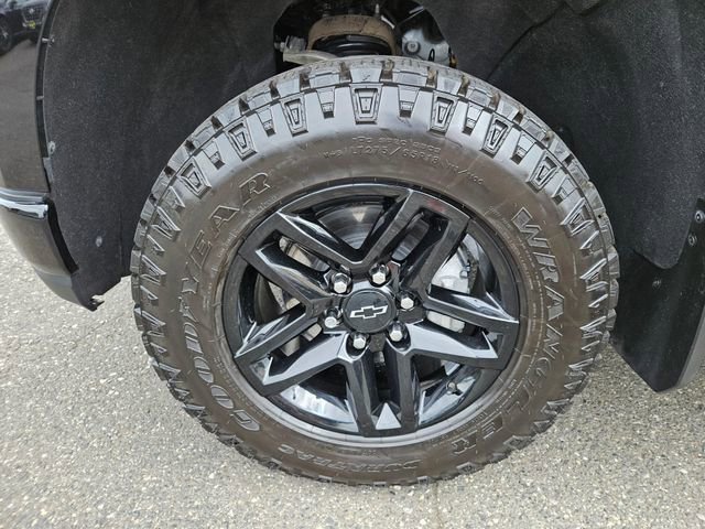 Used 2022 Chevrolet Silverado 1500 Custom Trail Boss w/ Midnight Edition AWD/4WD image 10