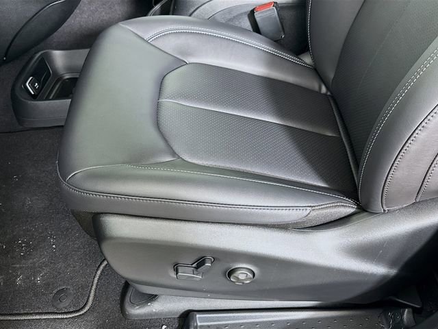 New 2026 Chrysler Pacifica Select w/ S Appearance Package image 18