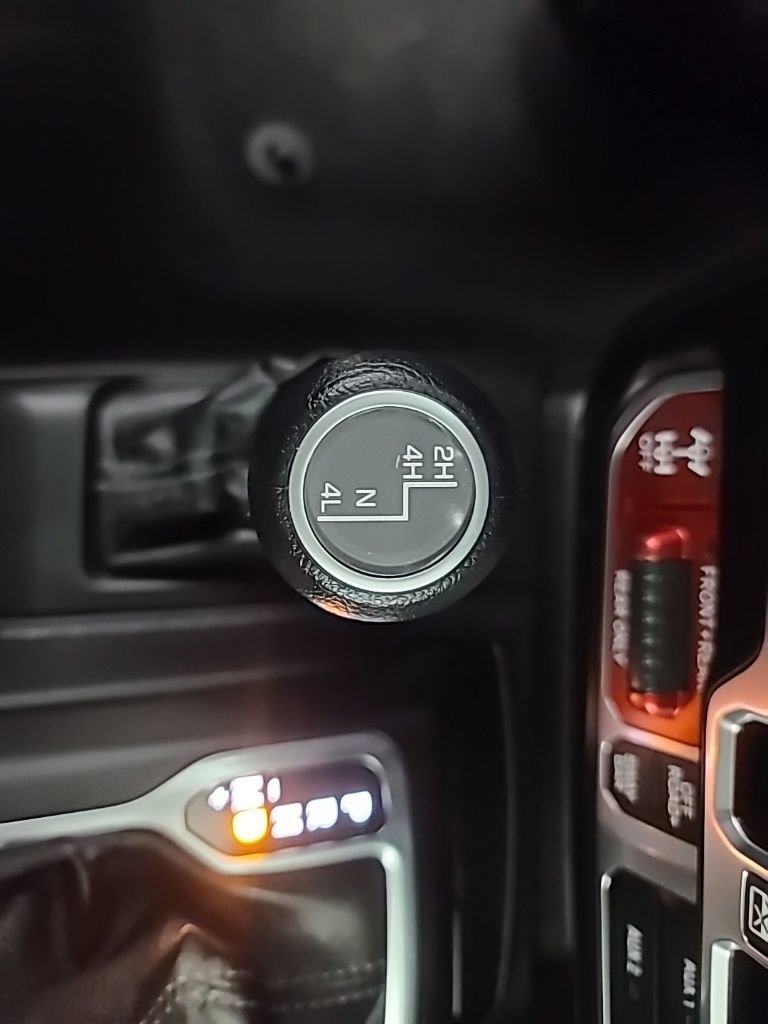 Used 2025 Jeep Wrangler Unlimited Rubicon AWD/4WD image 36