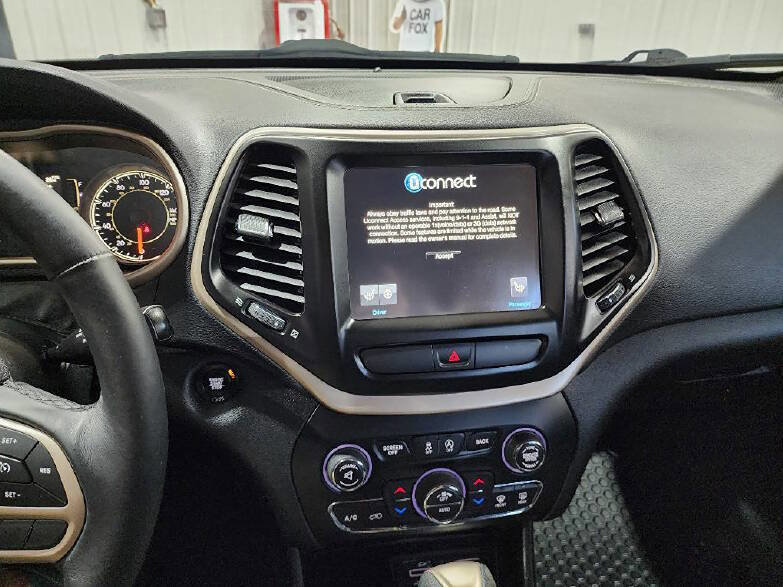 Used 2017 Jeep Cherokee Latitude w/ Comfort/Convenience Group image 15