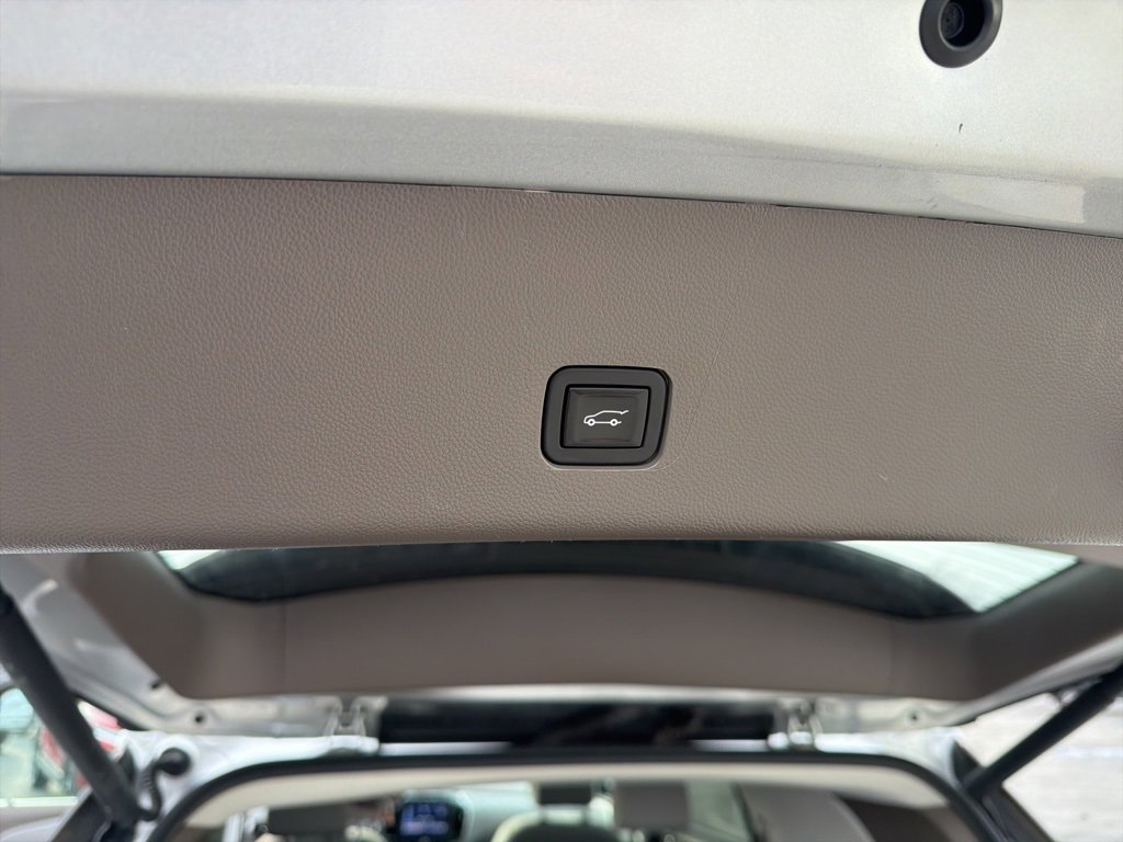 Used 2021 Chevrolet Traverse LT w/ LPO, Cargo Package image 28