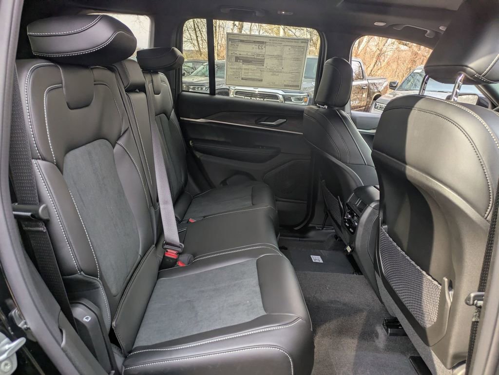 New 2026 Jeep Grand Cherokee Altitude image 30