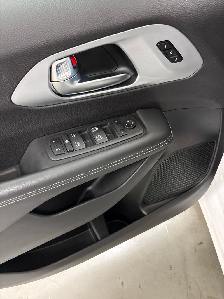 Used 2024 Chrysler Pacifica Touring-L w/ S Appearance Package AWD/4WD image 18