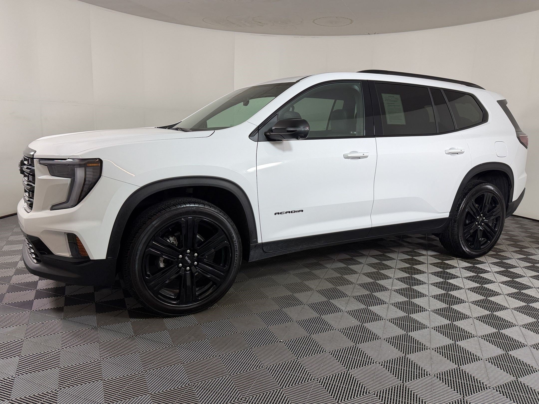 Used 2025 GMC Acadia Elevation w/ Elevation Premium Package FWD image 23