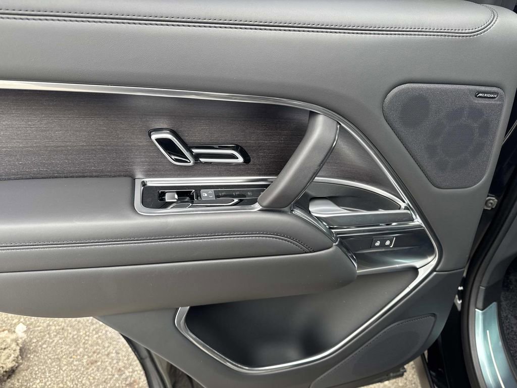 New 2026 Land Rover Range Rover SE image 10