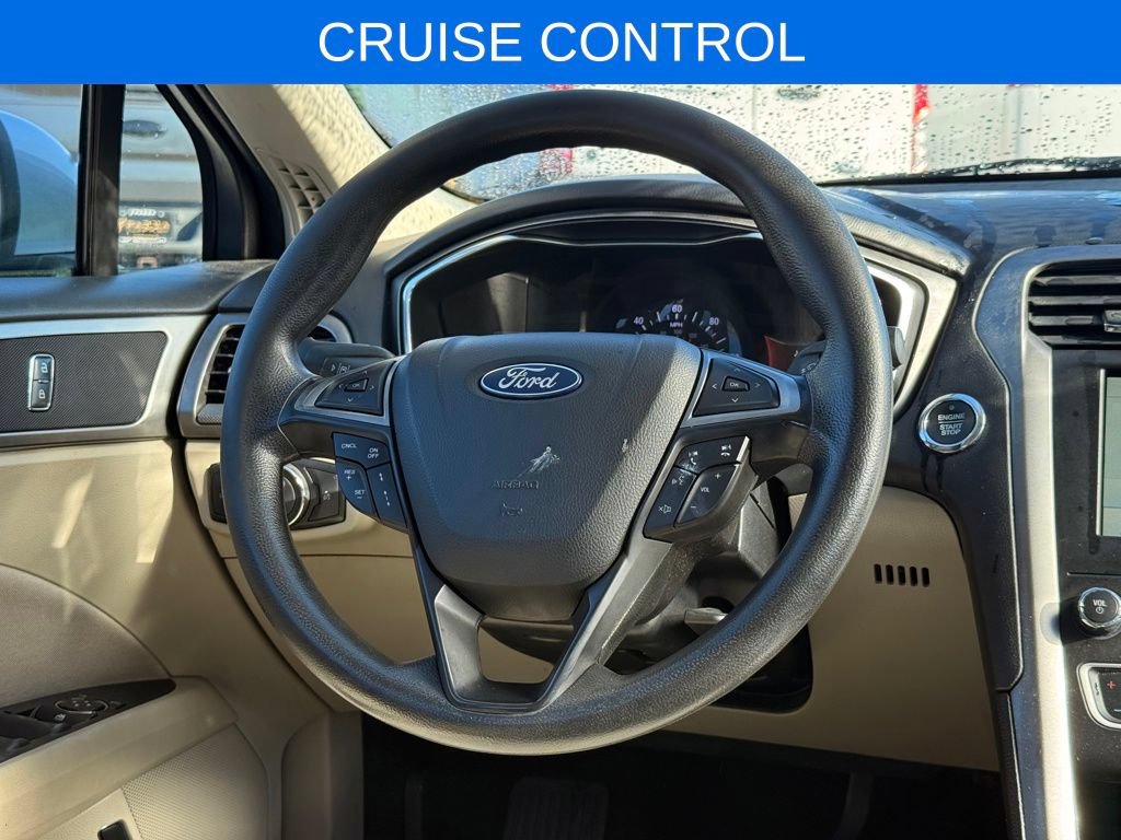 Used 2020 Ford Fusion SE FWD image 6