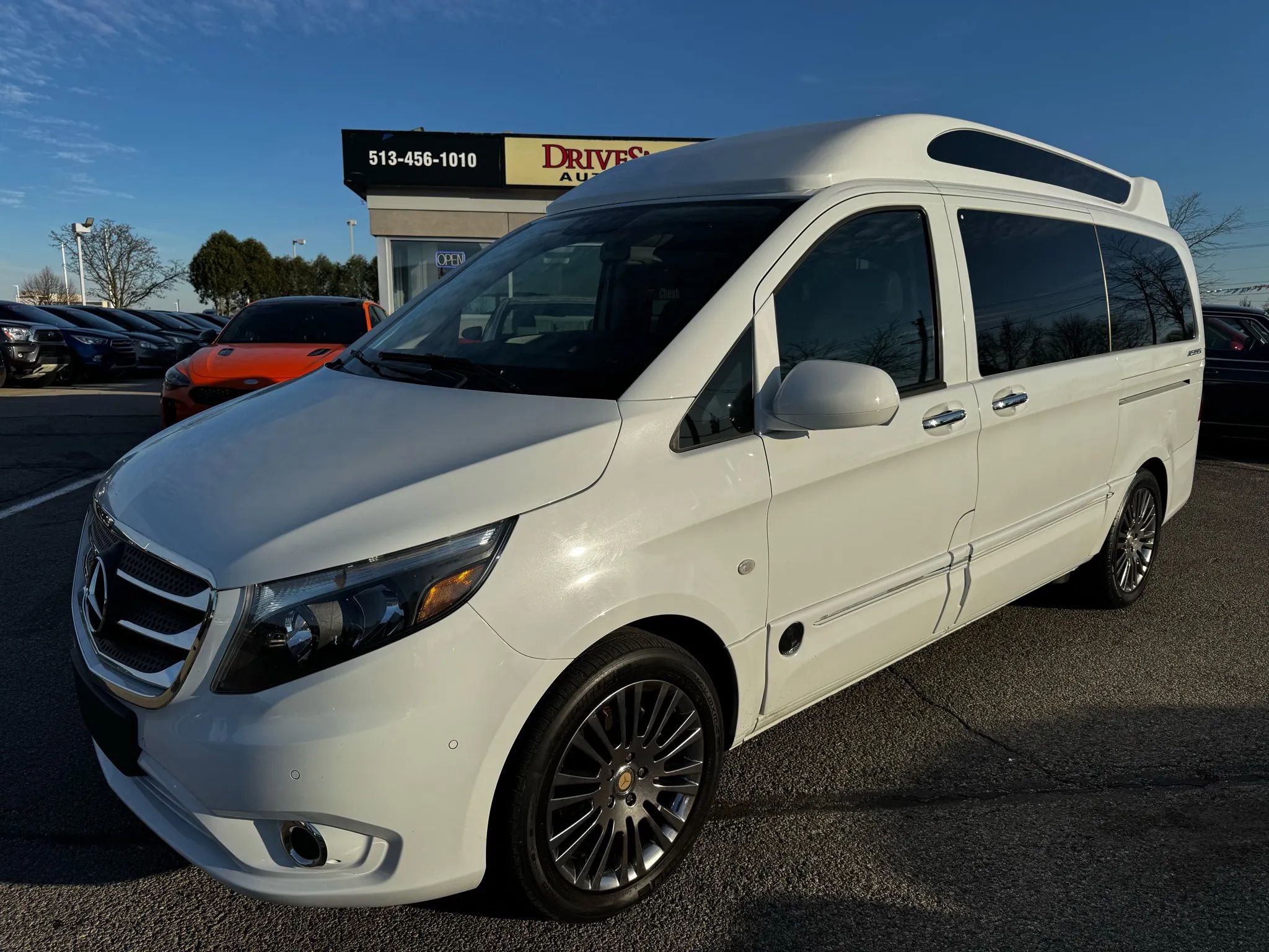 Used 2017 Mercedes-Benz Metris Passenger image 2