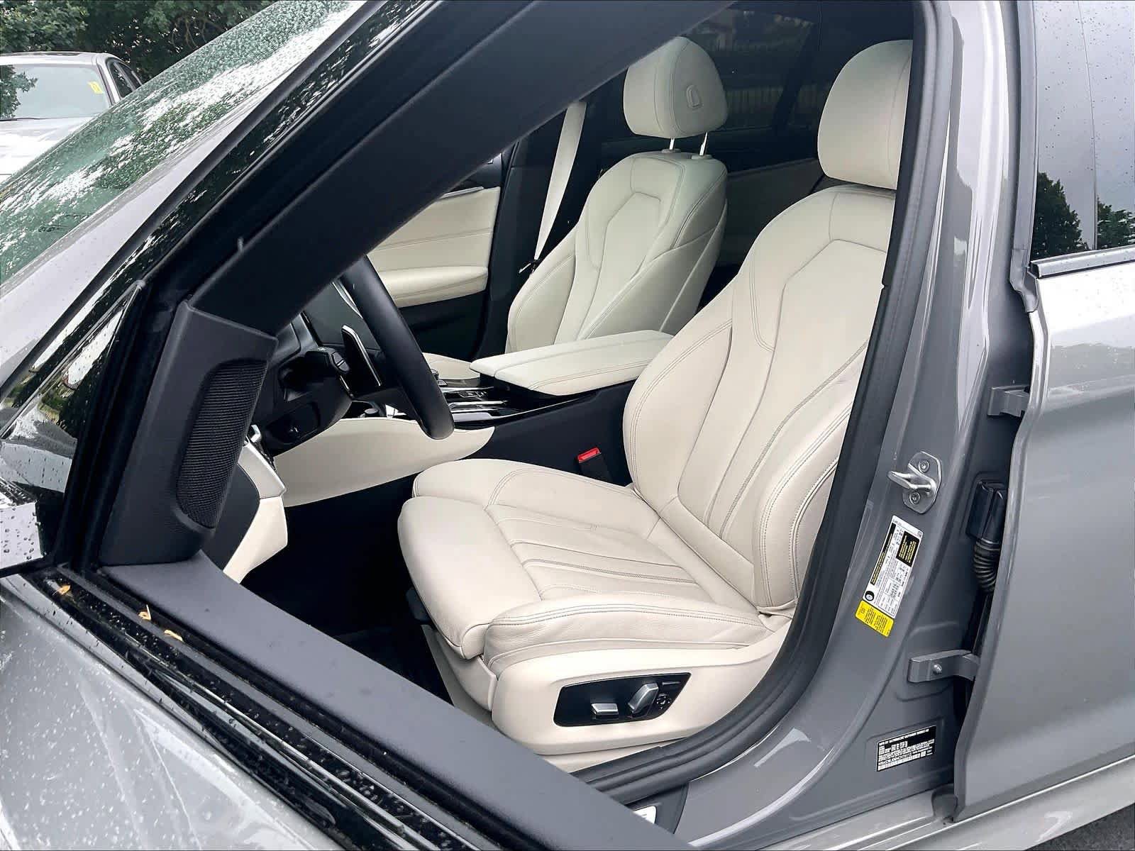 Used 2022 BMW 540i w/ M Sport Package RWD image 26