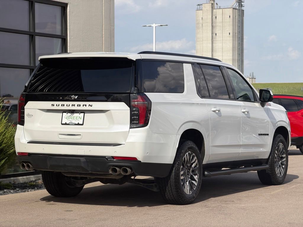 Used 2025 Chevrolet Suburban Z71 AWD/4WD image 4