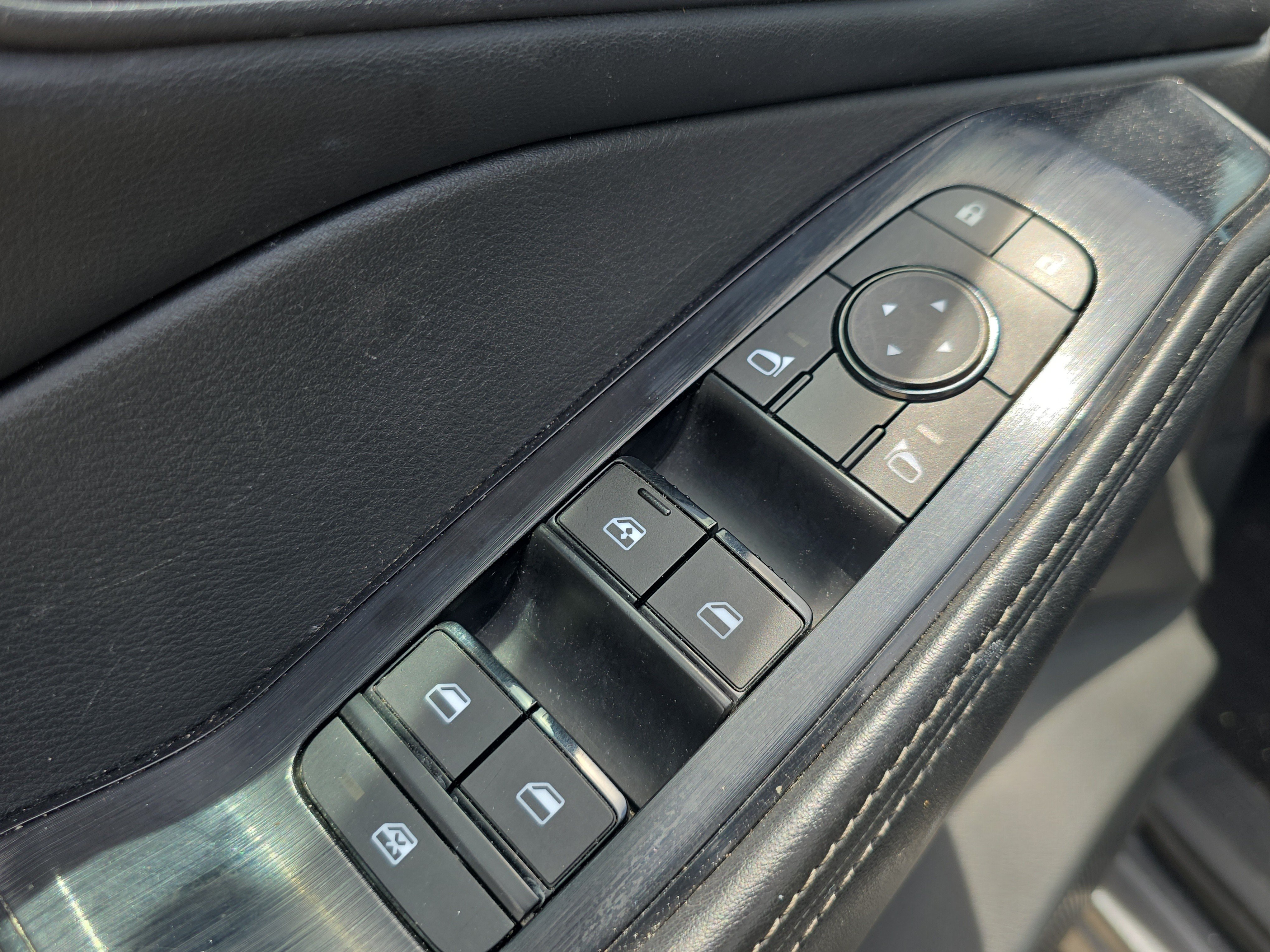Used 2024 Nissan Rogue SV FWD image 22