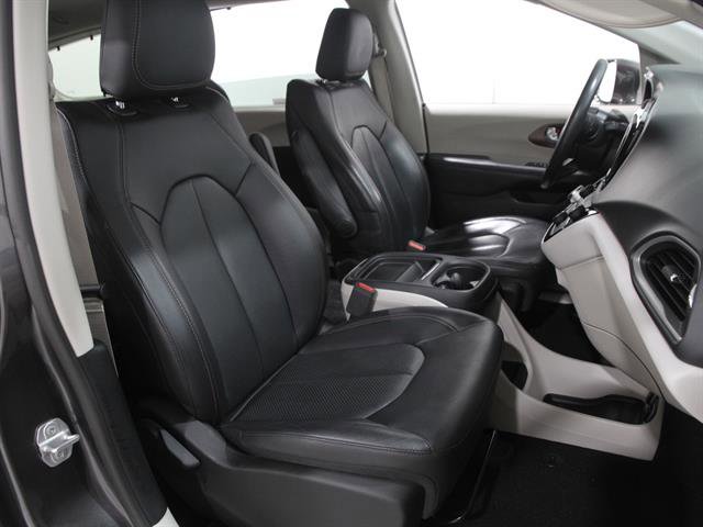 Used 2019 Chrysler Pacifica Touring-L w/ Advanced Safetytec Group image 19