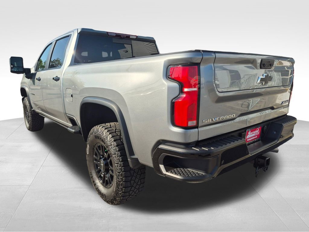 Used 2025 Chevrolet Silverado 2500 ZR2 w/ Technology Package AWD/4WD image 3