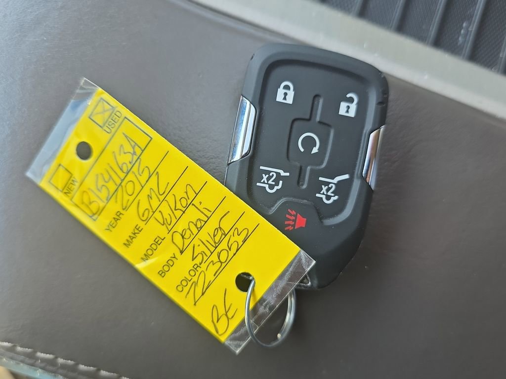 Used 2015 GMC Yukon Denali w/ Premium Package image 22