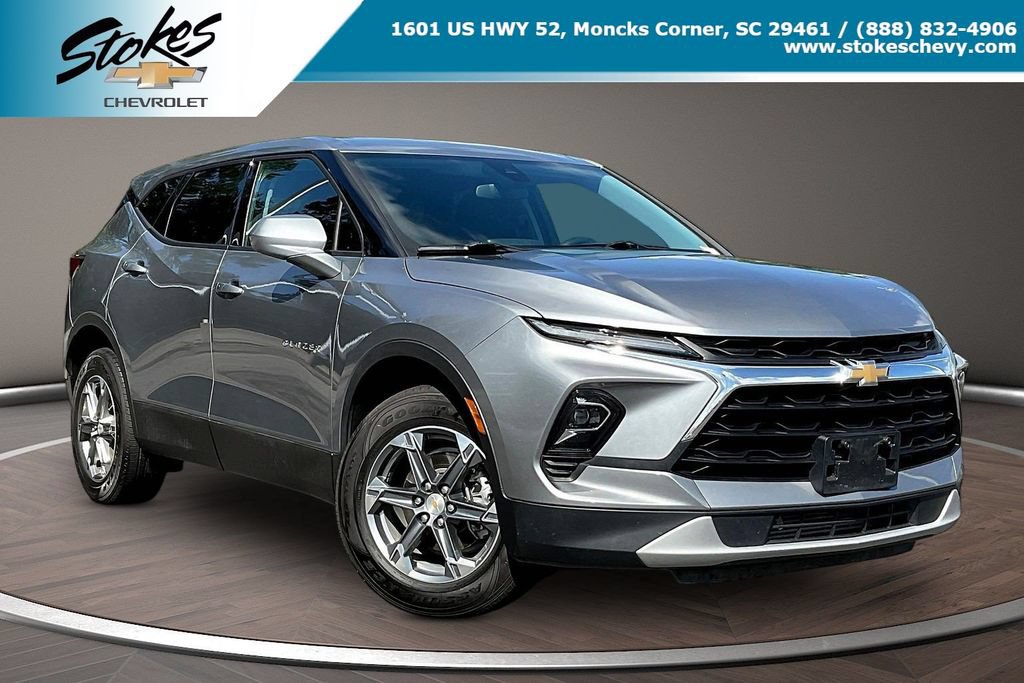 Used 2025 Chevrolet Blazer LT AWD/4WD image 1