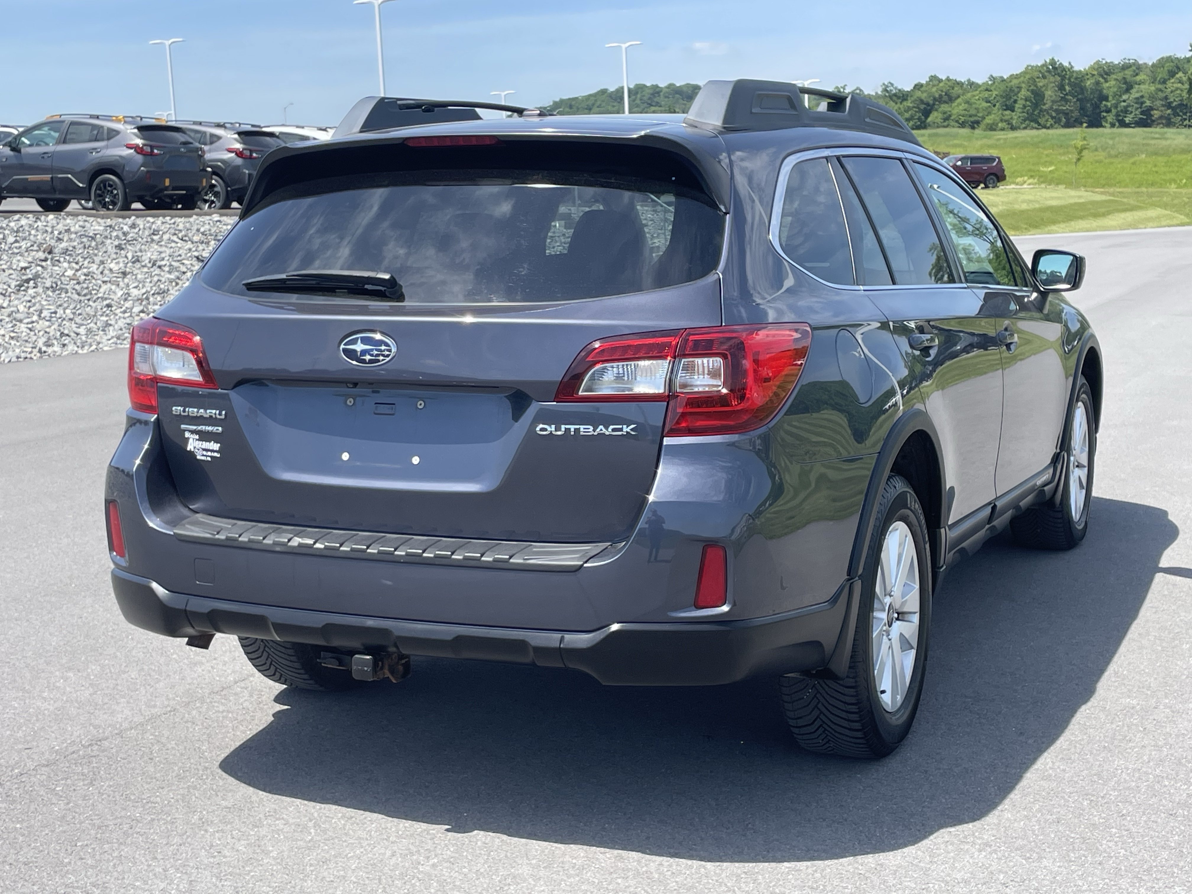 Used 2015 Subaru Outback 2.5i Premium AWD/4WD image 3