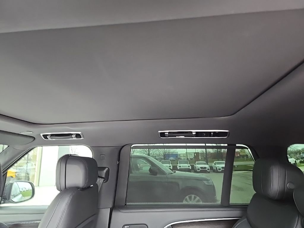 Certified 2025 Land Rover Range Rover Long Wheelbase SE image 15