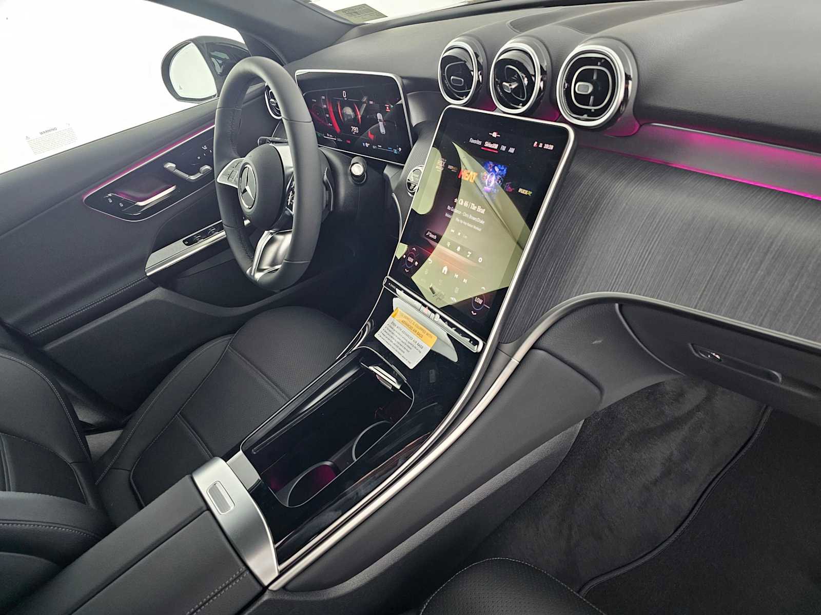 Used 2026 Mercedes-Benz GLC 300 image 11