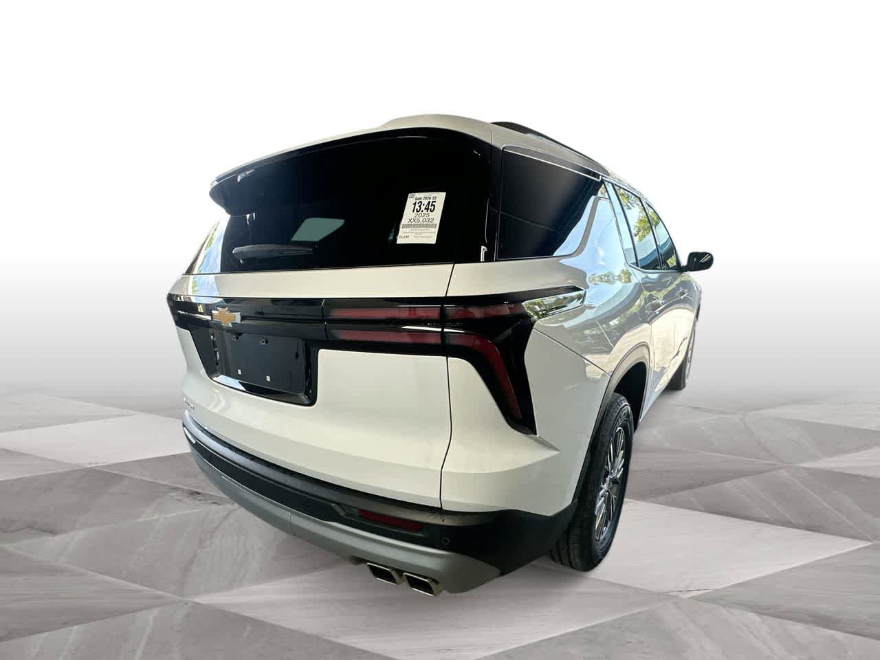 Used 2025 Chevrolet Traverse LT FWD image 8