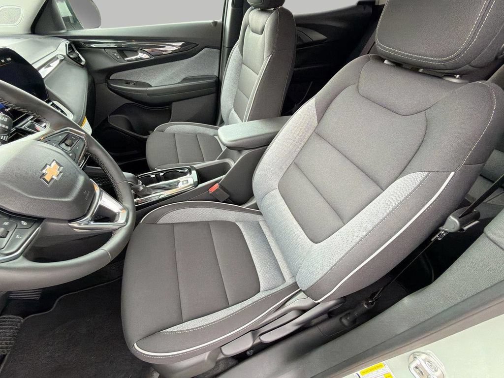 New 2026 Chevrolet TrailBlazer LT w/ LT Cold Weather Package FWD image 17