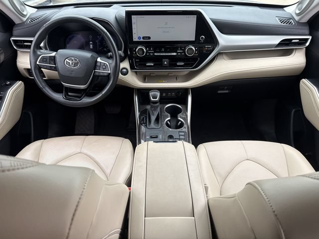 Used 2023 Toyota Highlander Platinum FWD image 12