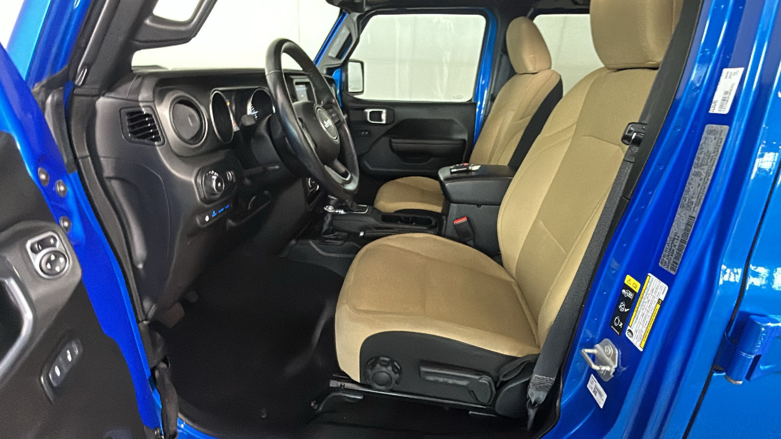 Used 2023 Jeep Wrangler Unlimited w/ Cold Weather Group AWD/4WD image 13