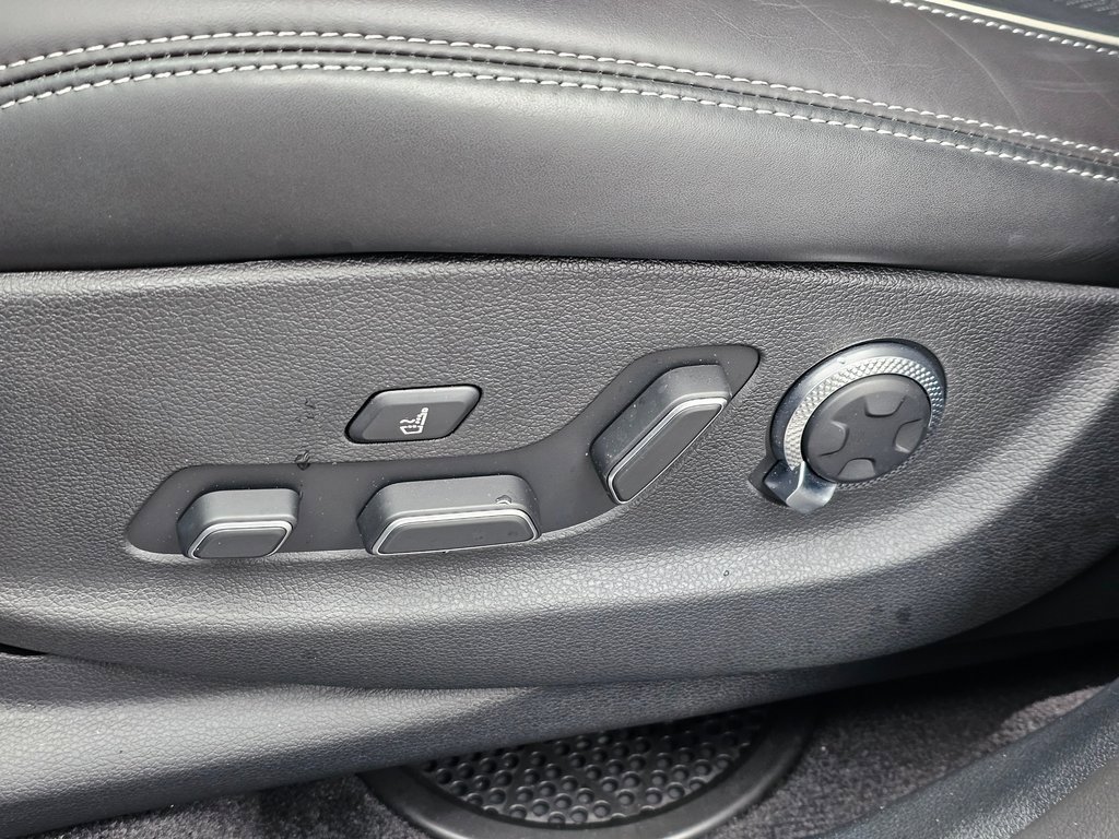 Used 2025 Genesis GV70 3.5T Sport w/ Sport Prestige Package image 33