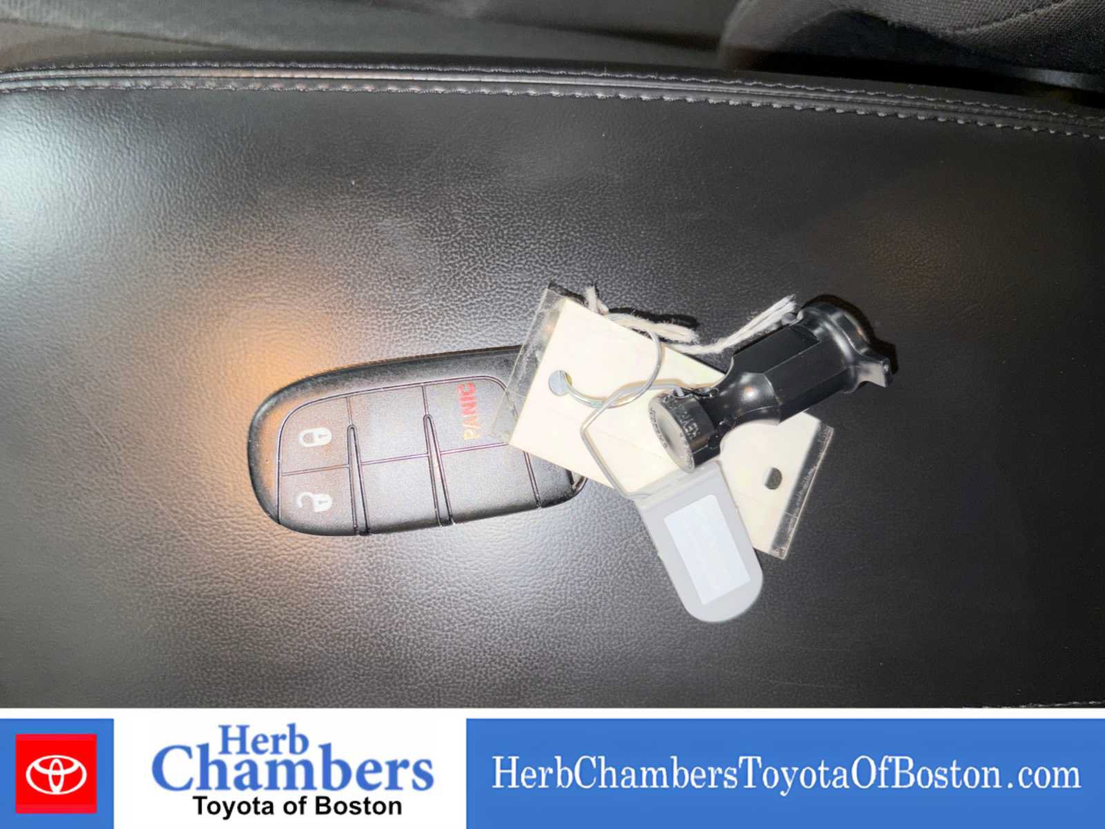 Used 2020 Jeep Grand Cherokee Laredo AWD/4WD image 13