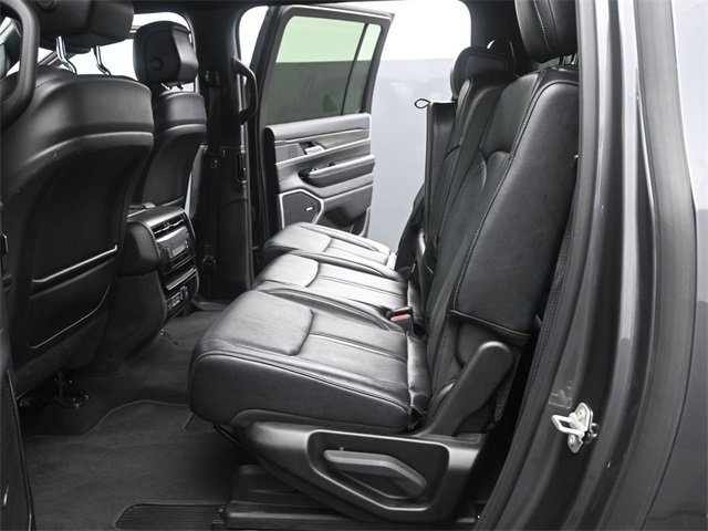 Used 2024 Jeep Wagoneer L Series II w/ Flexible Seating Group image 13