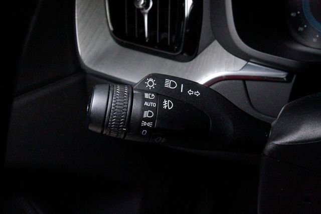 Certified 2025 Volvo XC60 B5 Plus AWD/4WD image 28