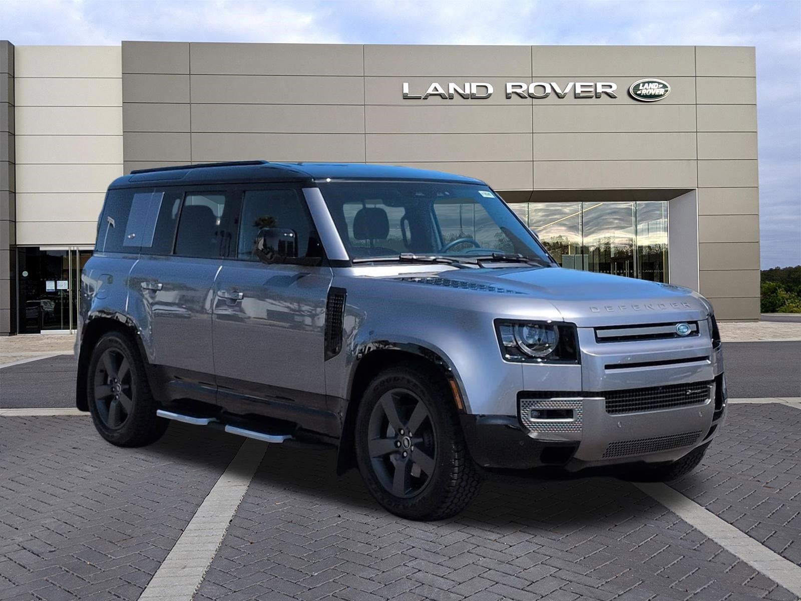 Certified 2023 Land Rover Defender 110 X-Dynamic SE AWD/4WD image 3