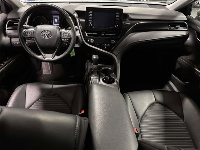 Used 2022 Toyota Camry SE image 19
