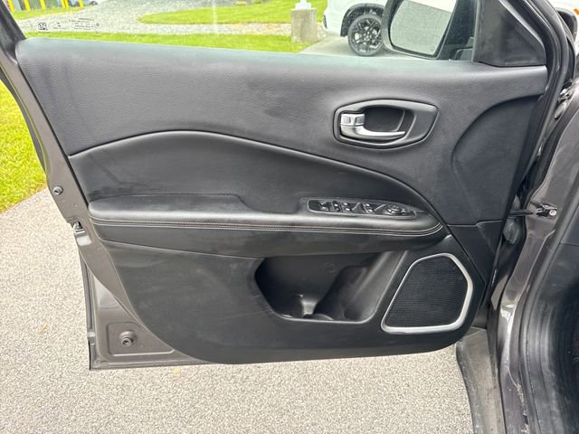 Used 2018 Jeep Compass Latitude AWD/4WD image 19