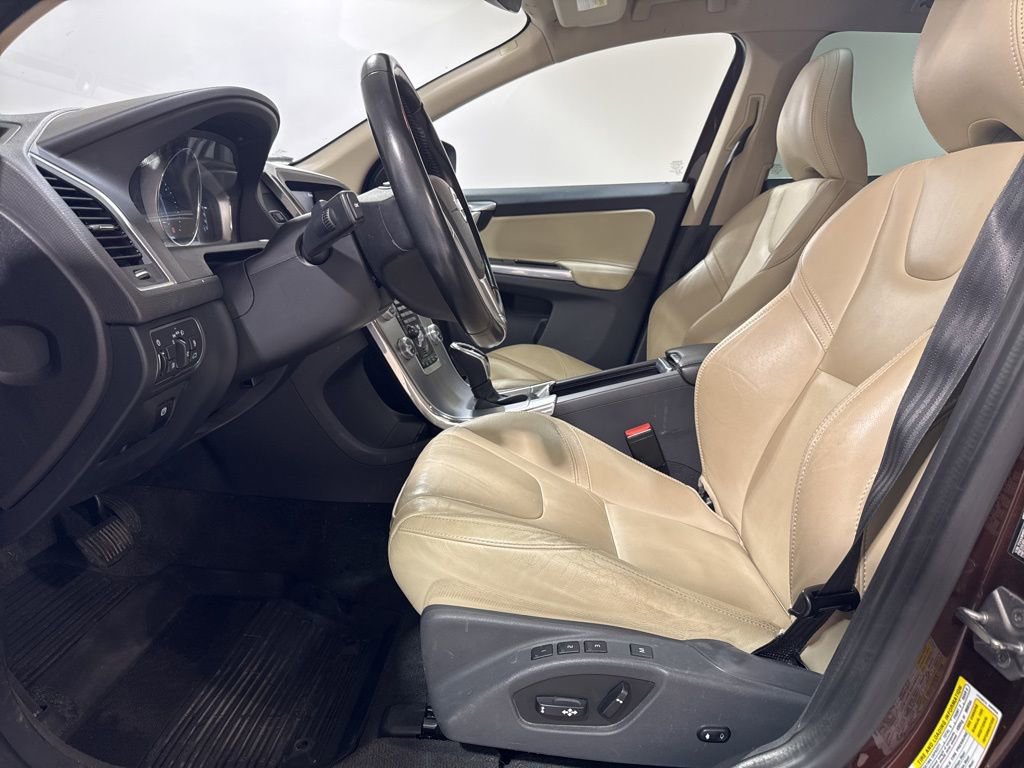 Used 2017 Volvo XC60 T6 Dynamic w/ Climate Package image 19