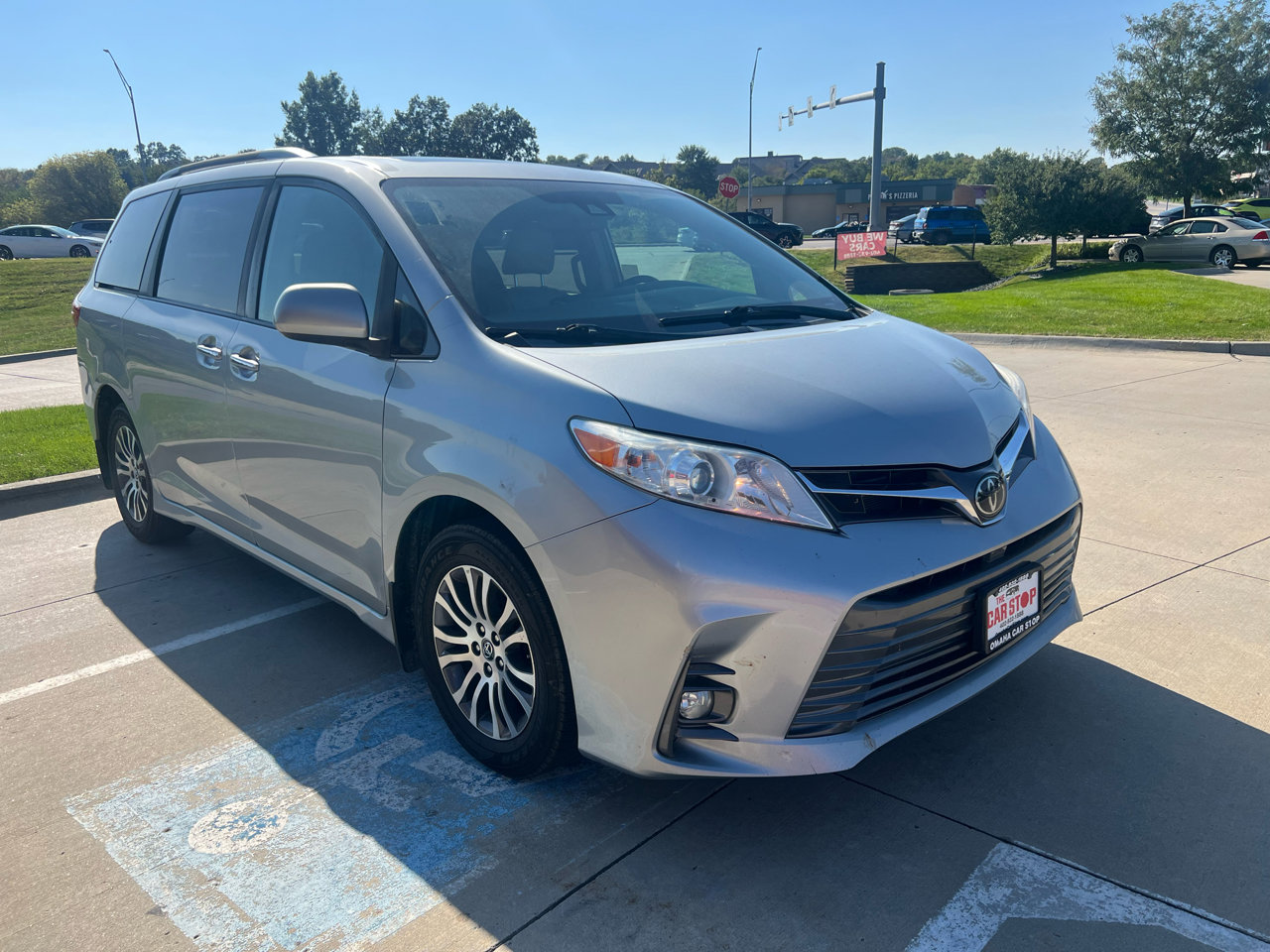 Used 2019 Toyota Sienna XLE image 4