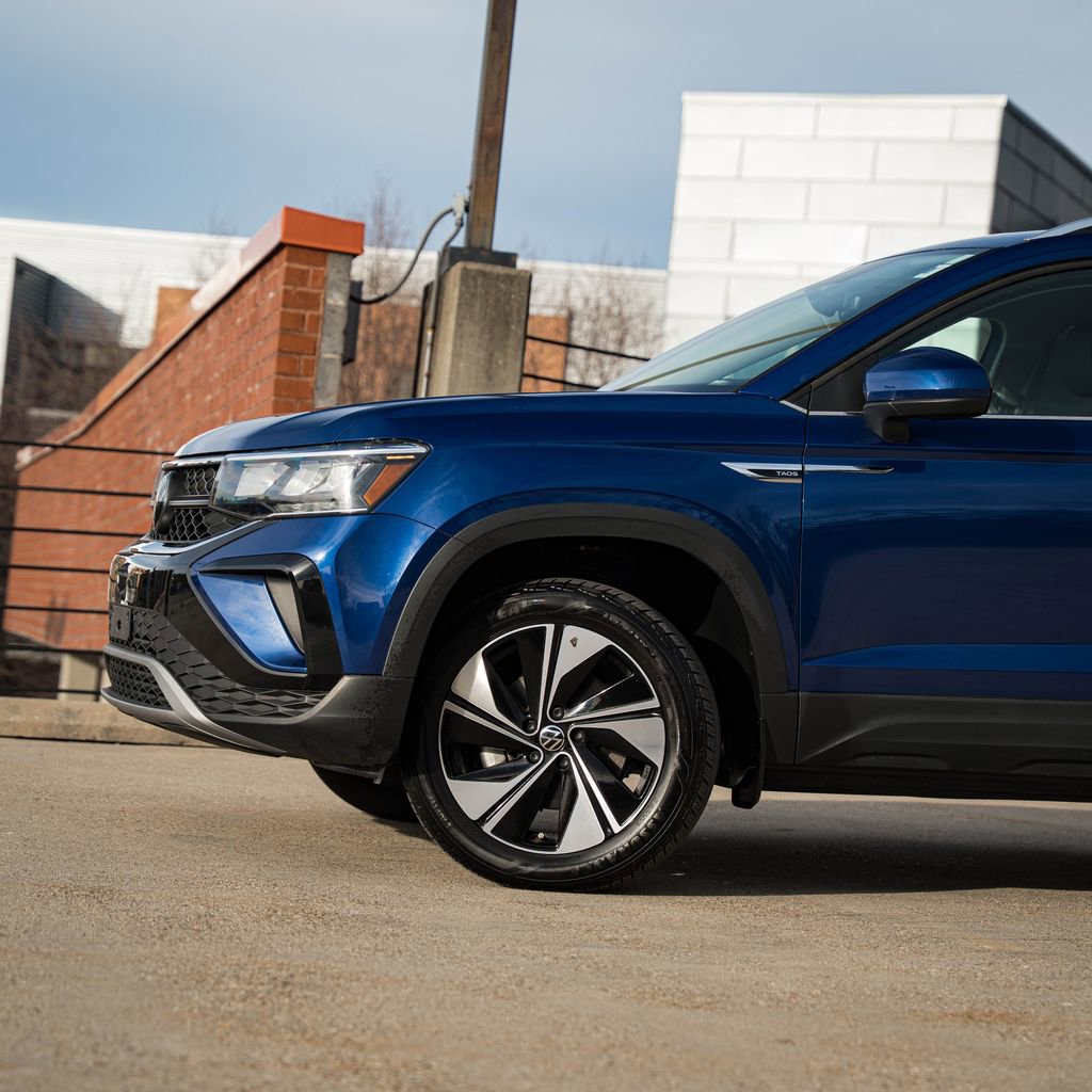 Certified 2023 Volkswagen Taos SE image 2